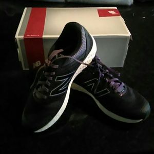 New NB Women's 71/2 FIRM PRICE